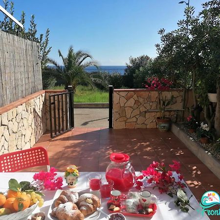 Casa Fronte Mare Villa Santa Teresa Di Riva Bagian luar foto