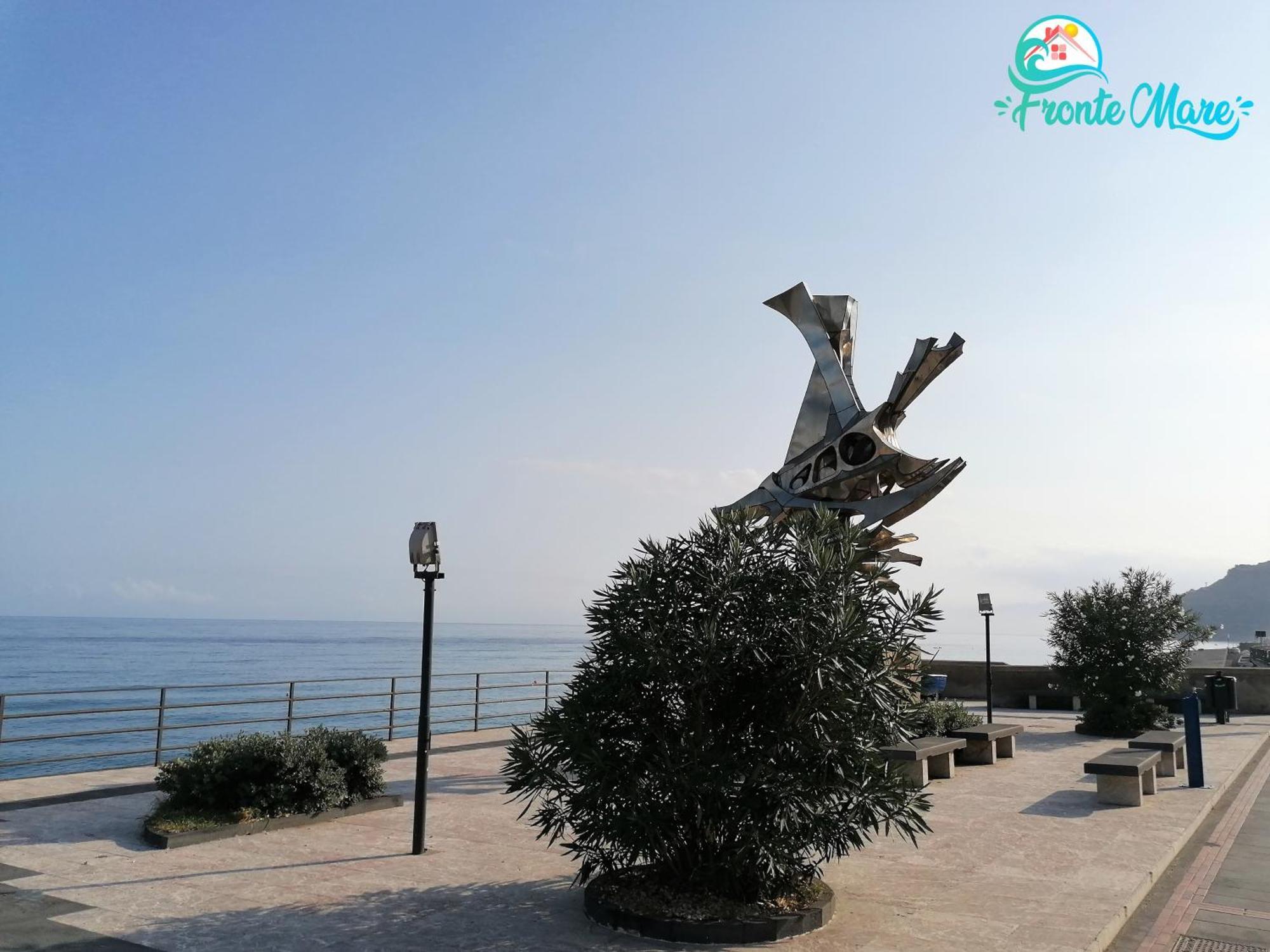 Casa Fronte Mare Villa Santa Teresa Di Riva Bagian luar foto