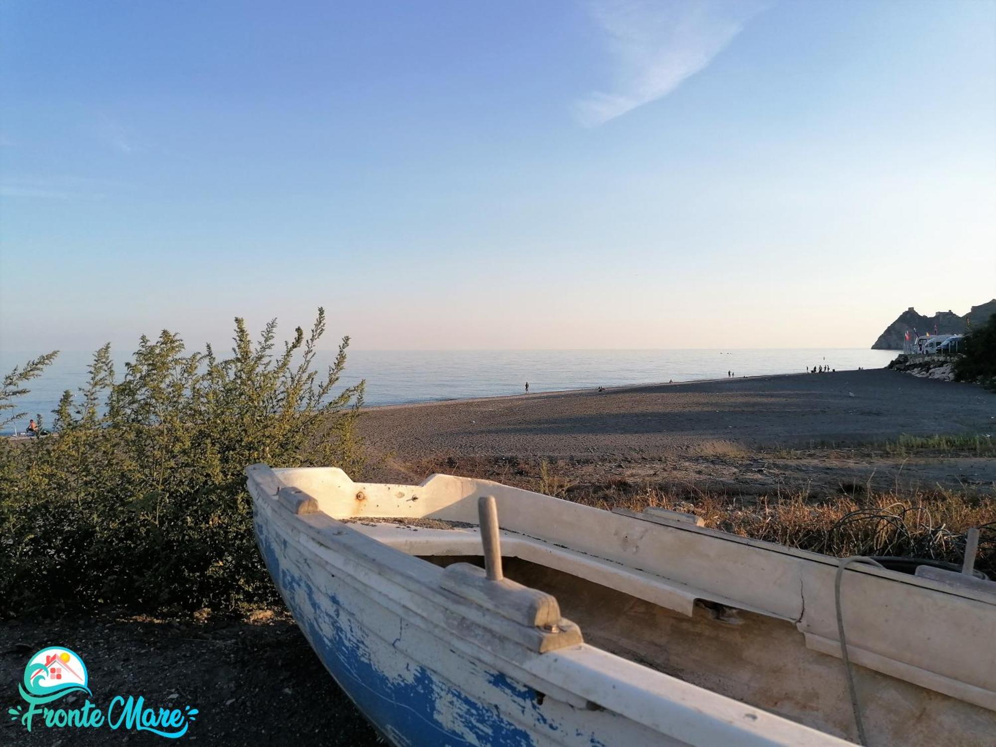 Casa Fronte Mare Villa Santa Teresa Di Riva Bagian luar foto