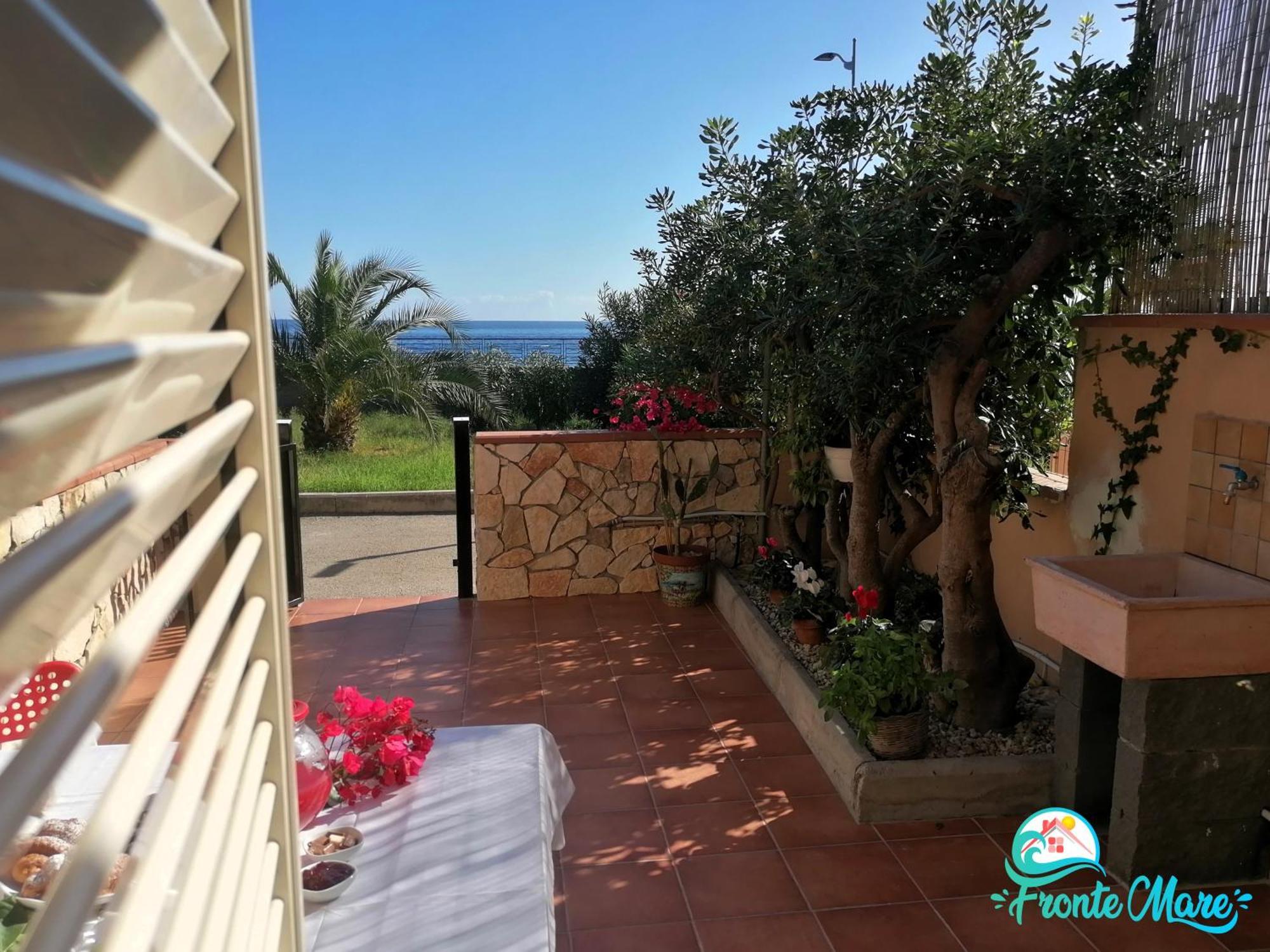 Casa Fronte Mare Villa Santa Teresa Di Riva Bagian luar foto
